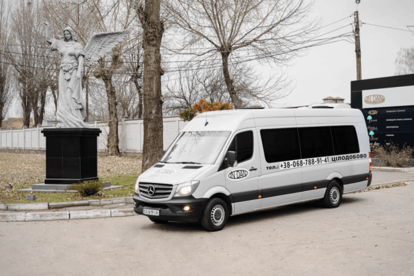 Ритуальний транспорт у Києві: як обрати гідний та надійний сервіс
